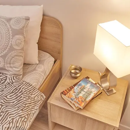 Apartment Modern Hospitality- Near Children's Hospital *